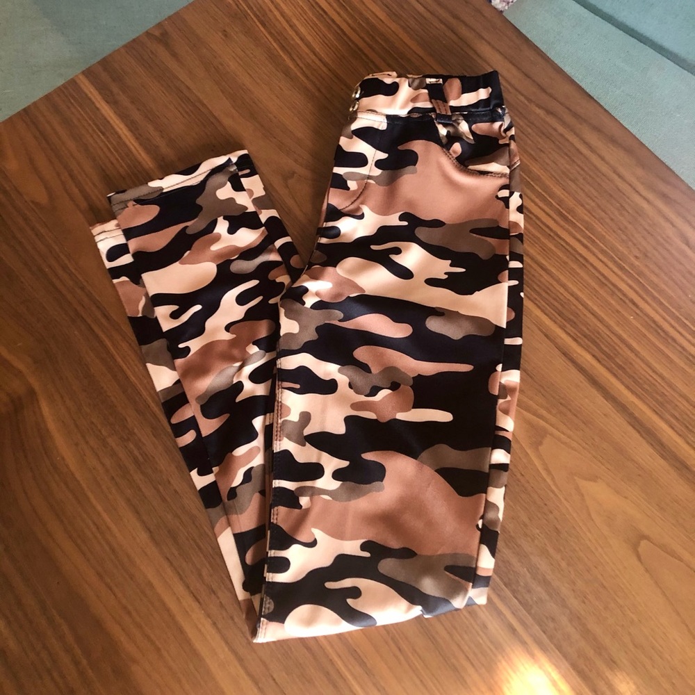 Camo scrunch butt leggings